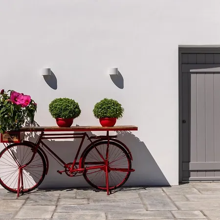 Sara Mykonos Psarou (Mykonos)