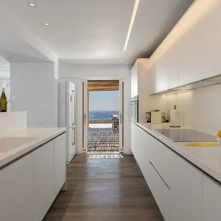 Sara Mykonos Psarrou