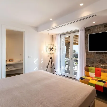 Sara Mykonos Psarrou