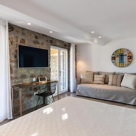 Sara Mykonos Psarou (Mykonos)