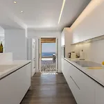 Sara Mykonos Psarrou