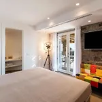 Sara Mykonos Psarrou