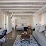 Sara Mykonos Willa Psarrou