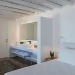 Sara Mykonos *